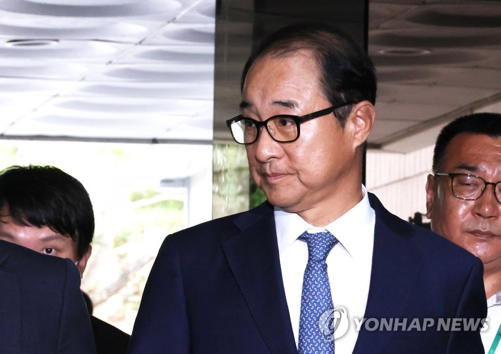 Rep. Lee Sung-man appears for a court hearing at the Seoul Central District Court on Aug. 4, 2023. (Yonhap)