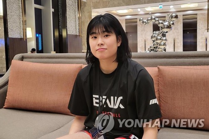 인터뷰하는 이소희