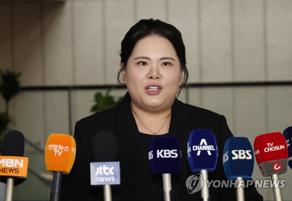 South Korean golfer Park In-bee speaks with reporters at Olympic Parktel in Seoul on Aug. 10, 2023, before attending her interview in the race to become the South Korean candidate for the International Olympic Committee Athletes' Commission election. (Yonhap)