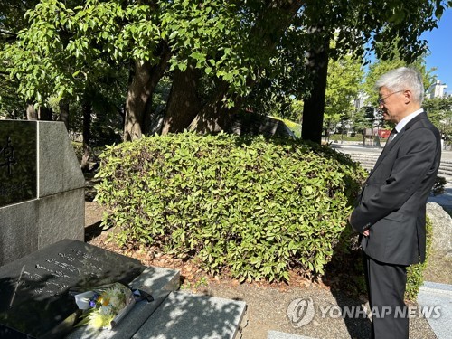 駐日韓国大使　関東大震災で虐殺された朝鮮人犠牲者追悼碑に献花