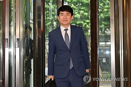 이균용, 가족 비상장주식 재산신고 누락…"국민께 송구"