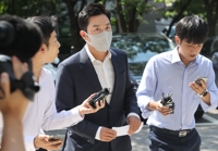 '코인 불법상장 수십억 수수료' 성유리 남편 안성현 보석 석방