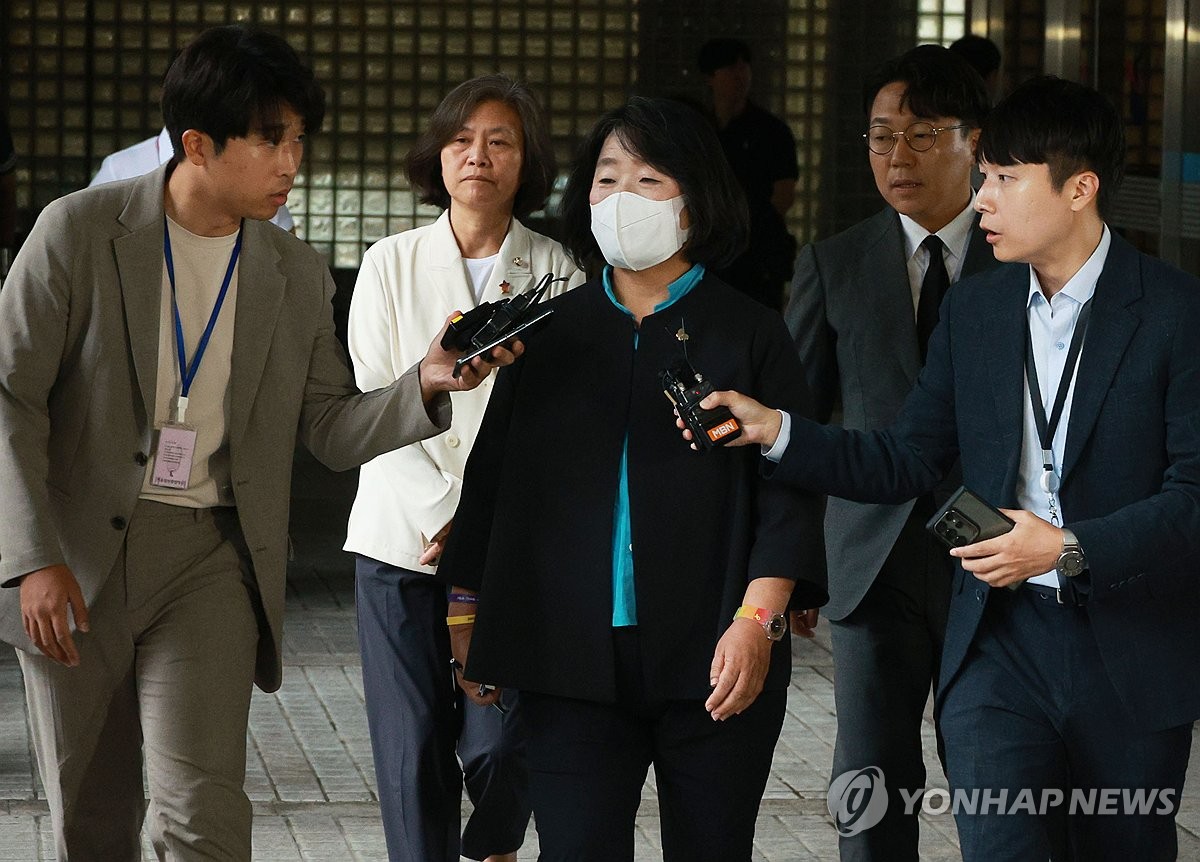 '후원금 횡령' 윤미향 2심서 징역 1년6개월·집행유예 3년