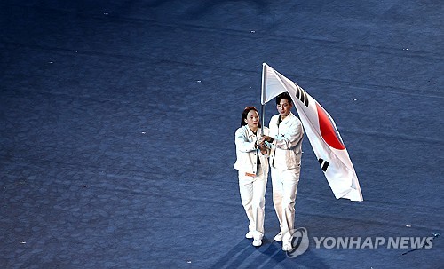 (Asiad) Fencer Gu Bon-gil enjoys his flag-bearing role at Hangzhou