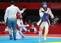 La taekwondista Park Hye-jin gana el oro en la competencia femenina de menos de 53 kg