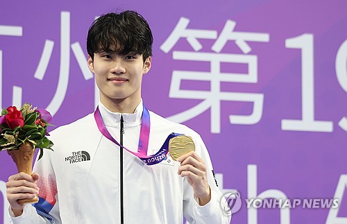 Hwang Sun-woo wins swimming gold