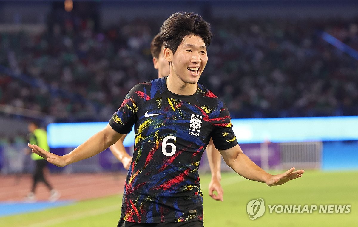 Hong Hyun-seok of South Korea celebrates after scoring against China during the teams' quarterfinals match in the men's football tournament at the Asian Games at Huanglong Sports Centre Stadium in Hangzhou, China, on Oct. 1, 2023. (Yonhap)