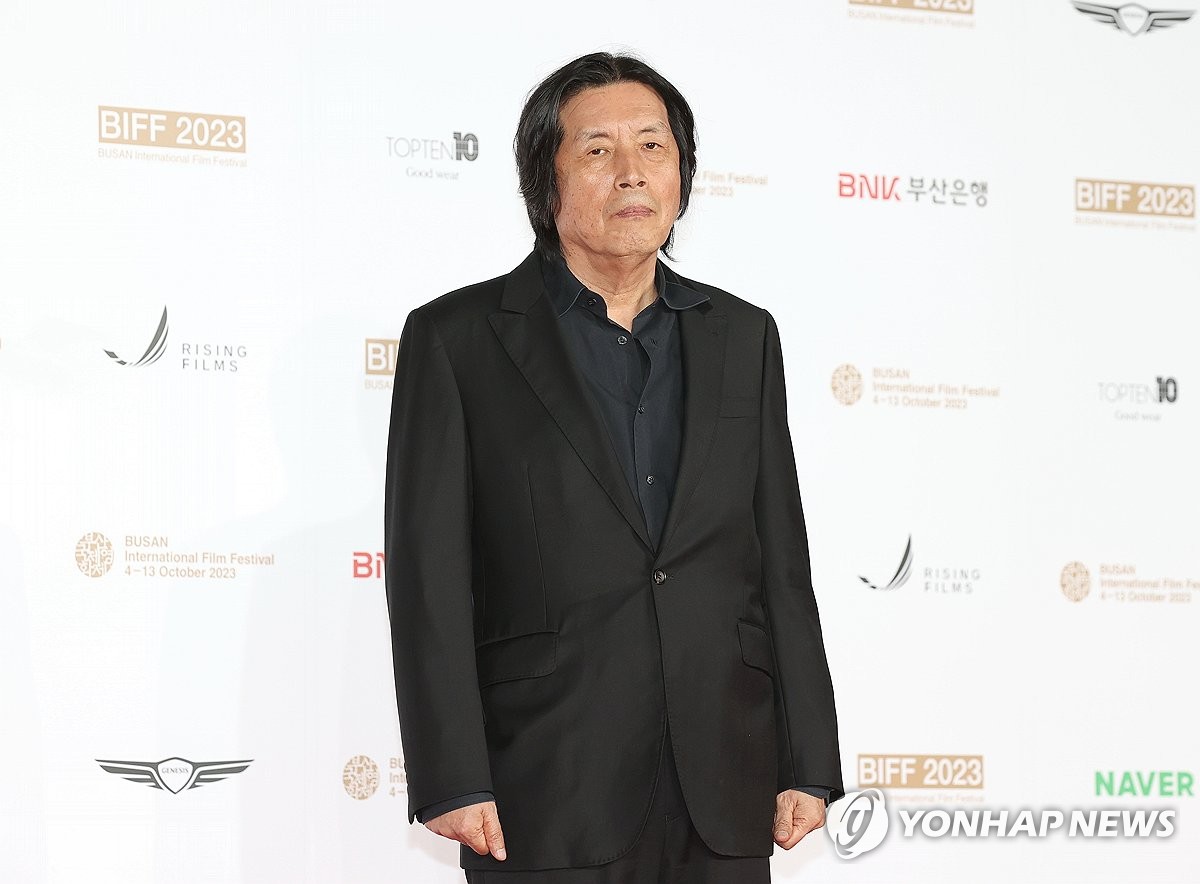 부산국제영화제 개막식 참석한 이창동 감독