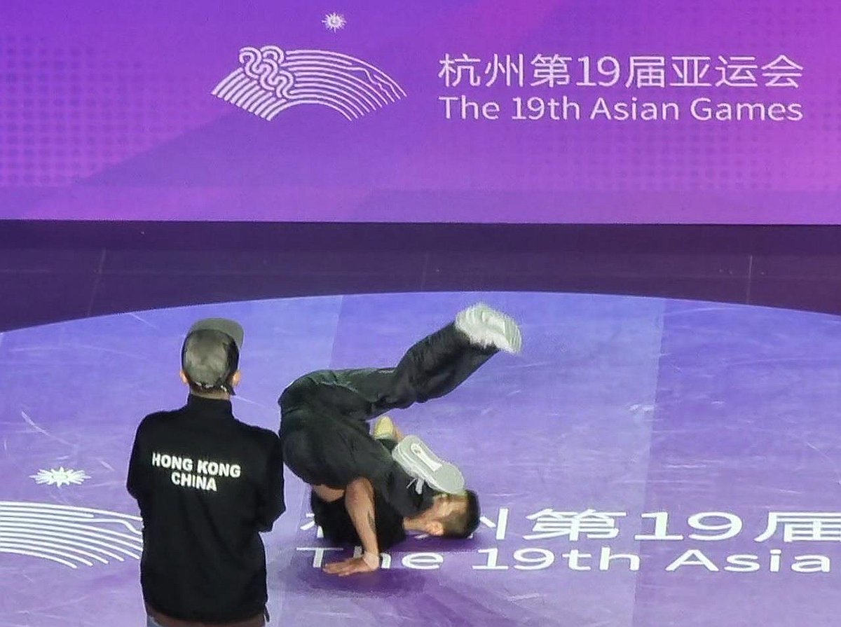 홍10으로도 알려진 한국인 김홍열이 2023년 10월 5일 제19회 아시안 게임 기간 동안 중국 항저우 공수운하 체육관에서 열린 훈련 중 춤을 추고 있다.(연합)