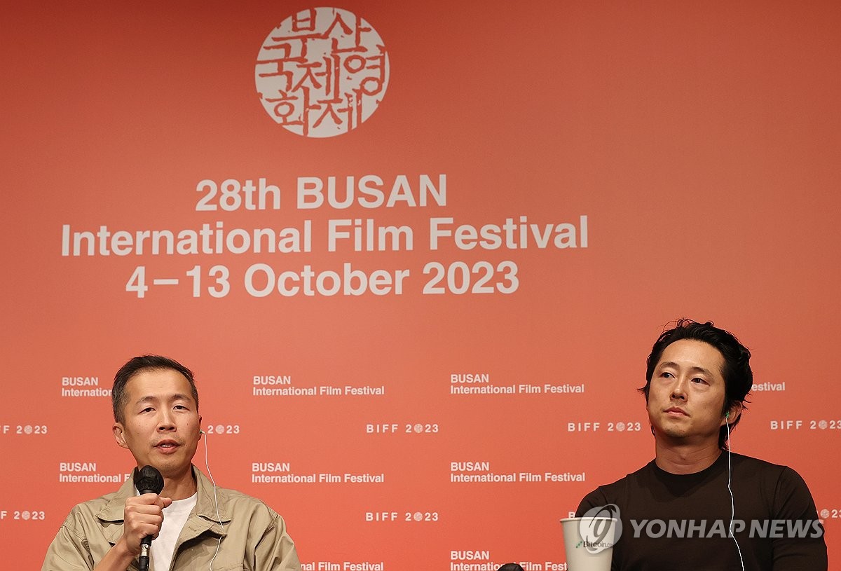 Lee Isaac Chung (L), director of Golden Globe-winning film "Minari," and its lead actor, Steven Yeun, speak during a press conference at the Busan International Film Festival in the southeastern port city of Busan on Oct. 6, 2023. (Yonhap)