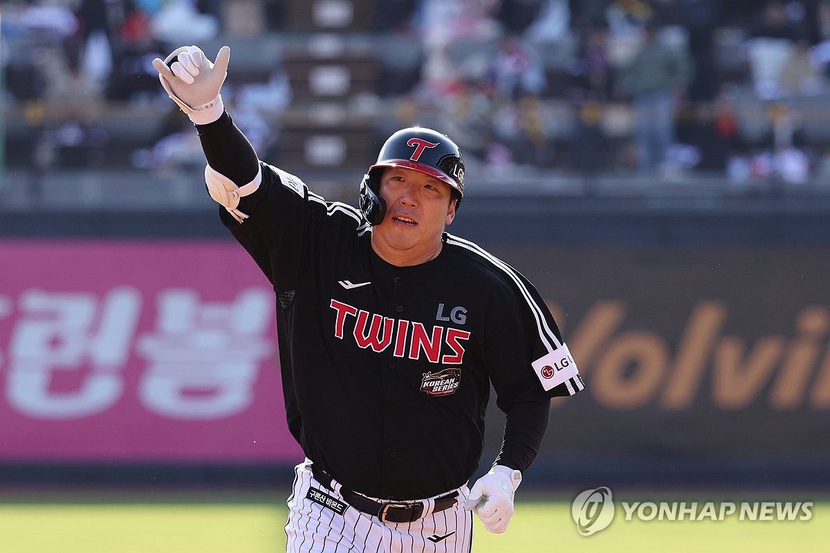 Kim Hyun-soo of the LG Twins celebrates after hitting a two-run home run against the KT Wiz during the top of the first inning in Game 4 of the Korean Series at KT Wiz Park in Suwon, Gyeonggi Province, on Nov. 11, 2023. (Yonhap)