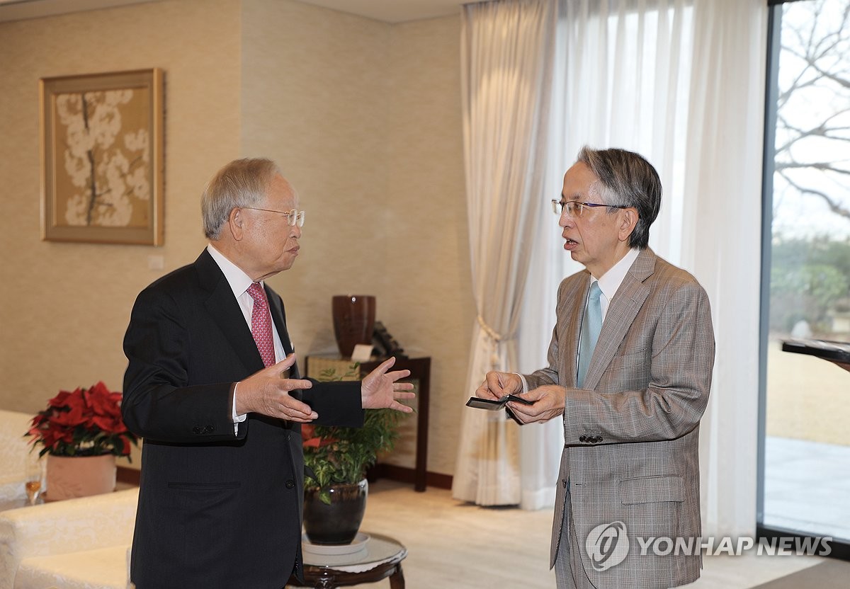 駐韓日本大使と対話 聯合ニュース