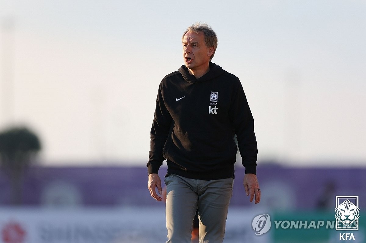 South Korea head coach Jurgen Klinsmann gives instructions to his players during a friendly football match against Iraq at New York University Abu Dhabi Stadium in Abu Dhabi on Jan. 6, 2024, in this photo provided by the Korea Football Association. (PHOTO NOT FOR SALE) (Yonhap)