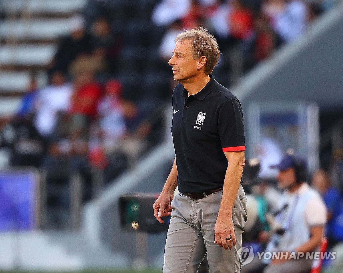 South Korean national team coach Jurgen Klinsmann watches the match against Bahrain during the Group E match of the Asian Football Confederation Asian Cup held at Jassim Bin Hamad Stadium in Doha on January 15, 2024 (Yonhap News)