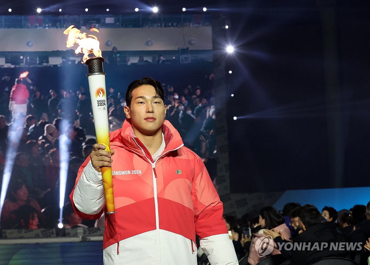 (리더십) 과거, 현재, 미래의 대한민국 동계스포츠 스타들이 유스올림픽 시상식에 모습을 드러낸다