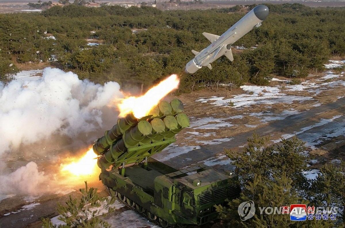 북한, 순항미사일 여러 발 동해상으로 발사
