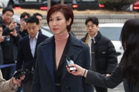 경찰, 노소영 관장 전 비서 구속…26억 빼돌린 사기 등 혐의