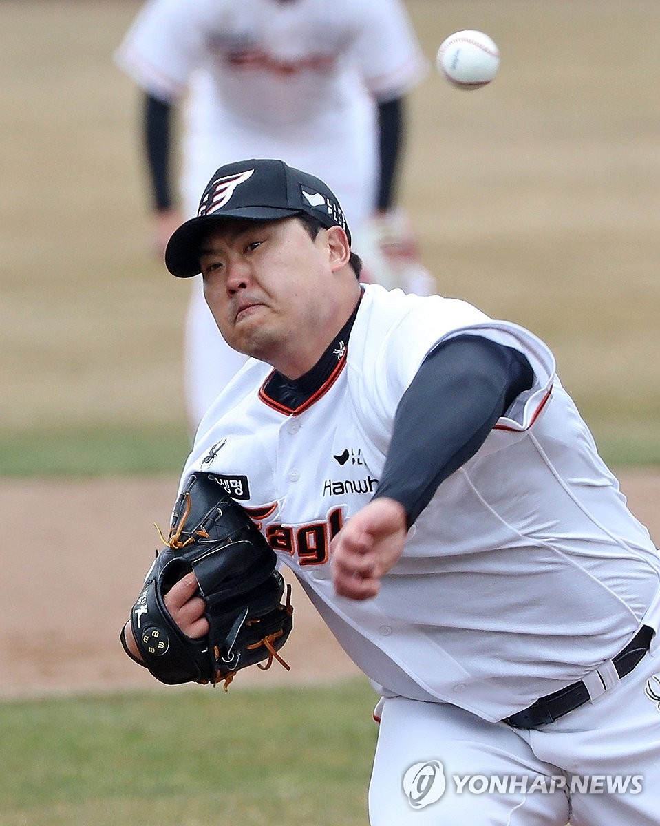 Ryu Hyunjin pleased with 1st KBO preseason outing, thanks fans for