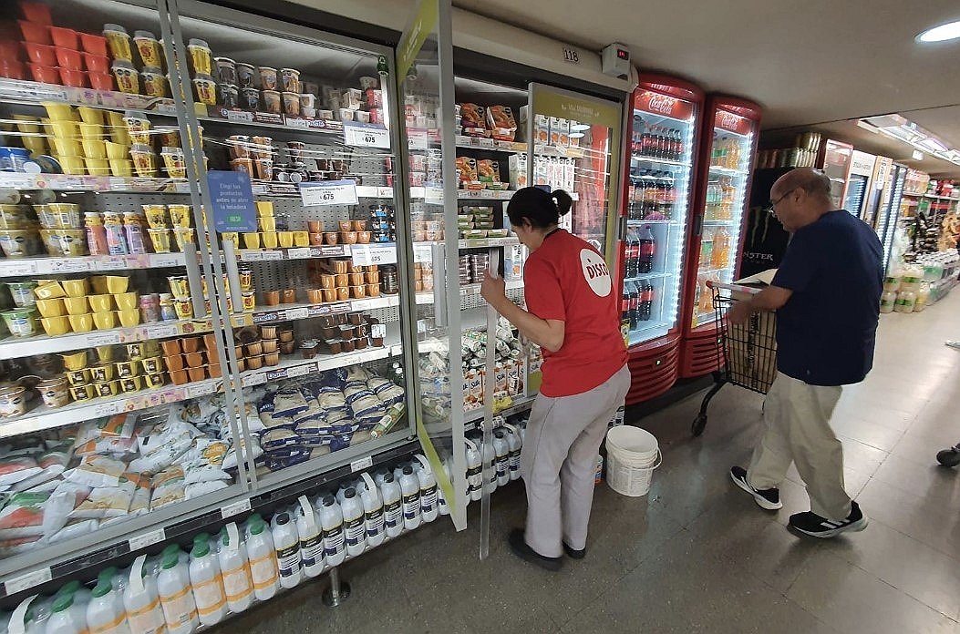 아르헨티나 부에노스아이레스 대형 마트 냉장 코너