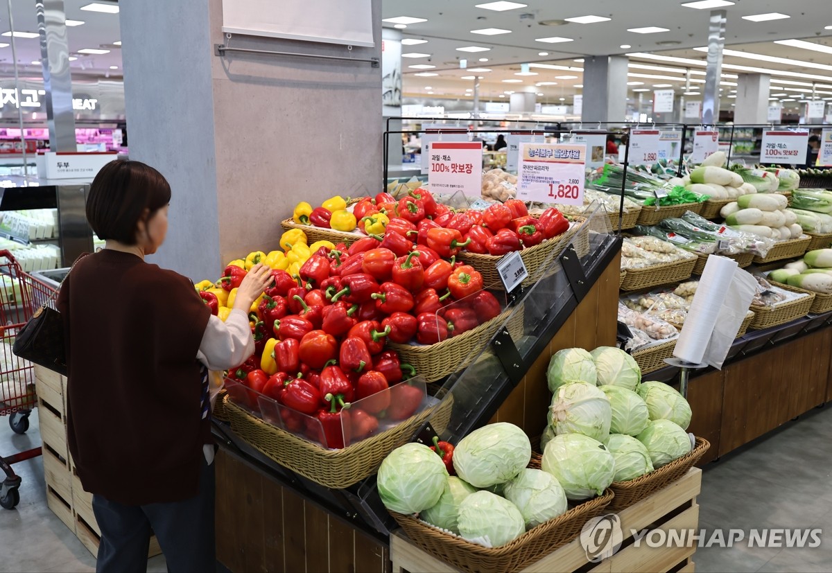 한은 "폭염 등에 1℃ 오르면 농산물 물가상승률 0.4∼0.5%p↑"