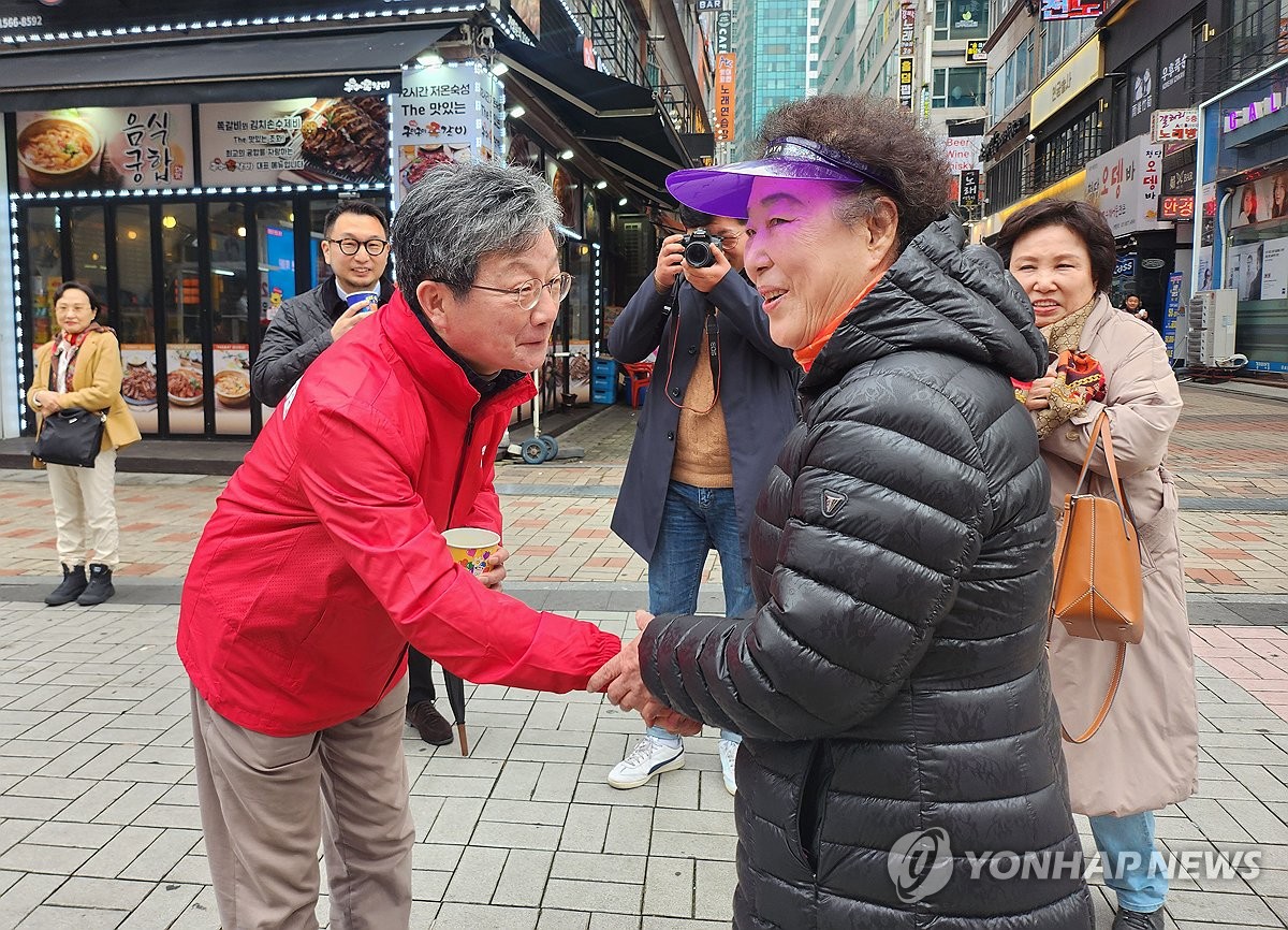 국민의힘 경기 화성정 후보 유경준 의원 지원 유세 나선 유승민 전 의원