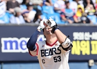 두산, 시즌 첫 잠실 라이벌 3연전 2승 1패…LG, 실책 4개로 자멸