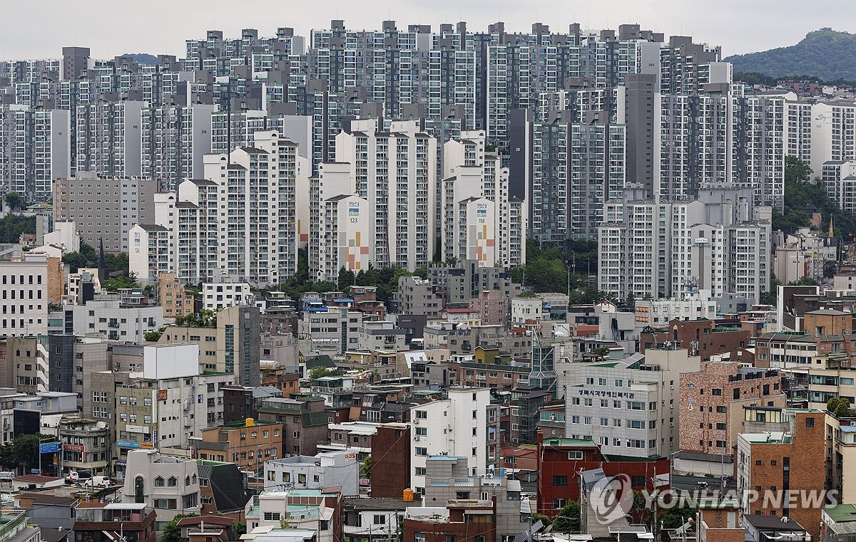 전국 아파트값 반년만에 상승 전환…지방도 하락세 멈춰