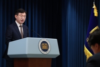 (2nd LD) Yoon calls for timely implementation of medical school quota hike