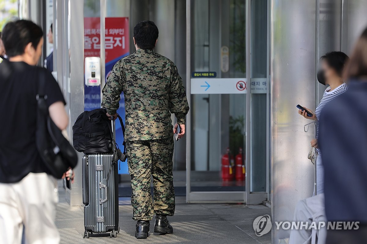 서울대병원 도착한 군의관