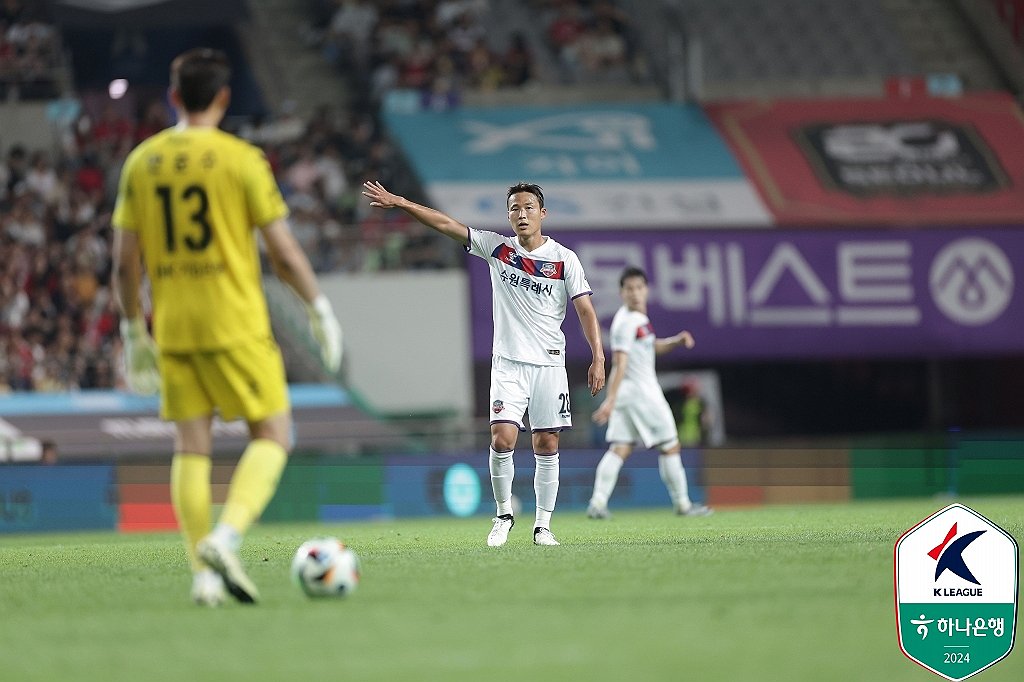 1년 만에 프로축구 복귀한 손준호 …수원FC 입단 일주일 만에 복귀전