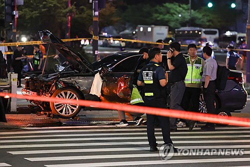 El conductor del accidente mortal en Seúl argumenta una aceleración involuntaria en el interrogatorio
