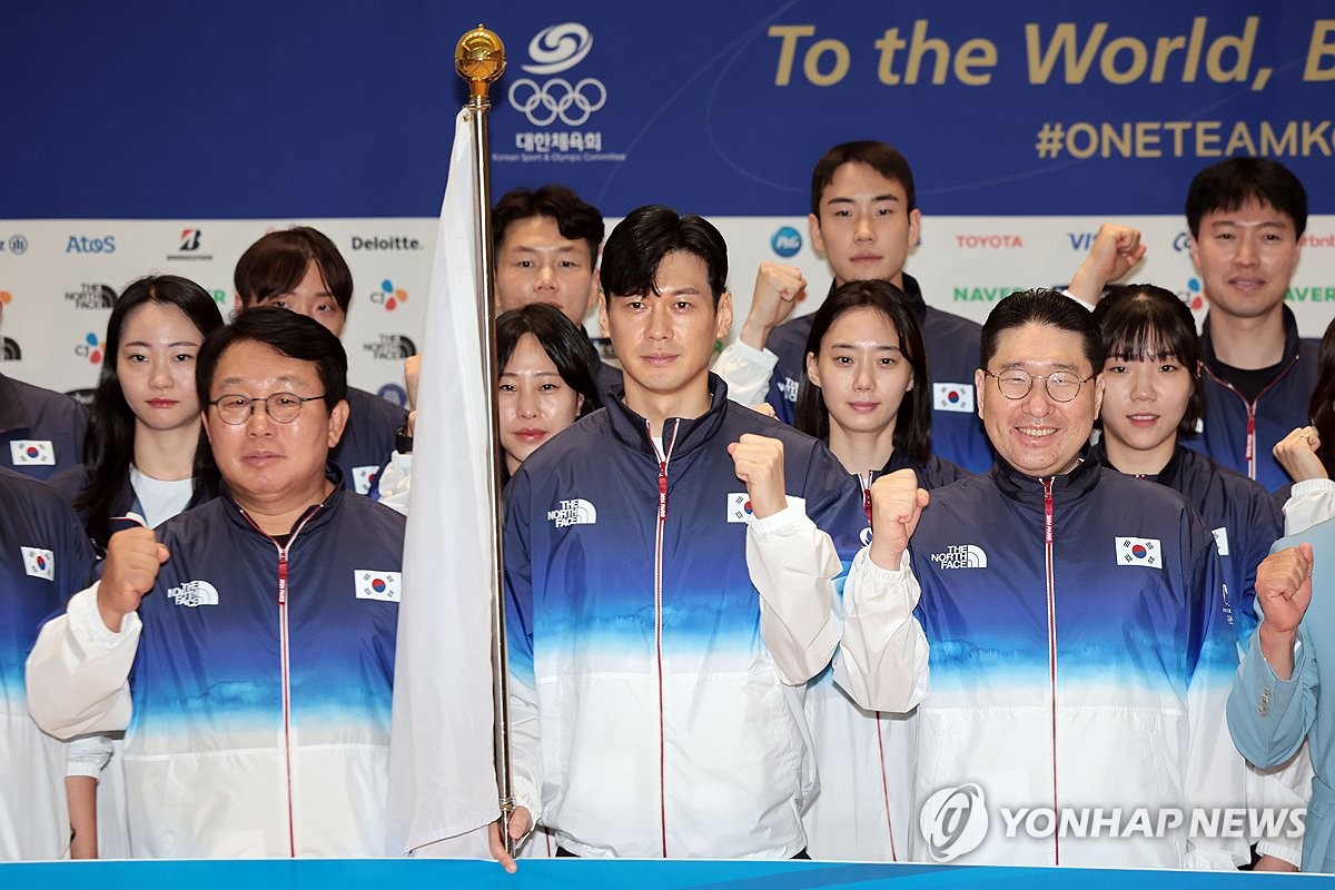 (LEAD) (Olympics) S. Korean main delegation departs for Paris Olympics ...