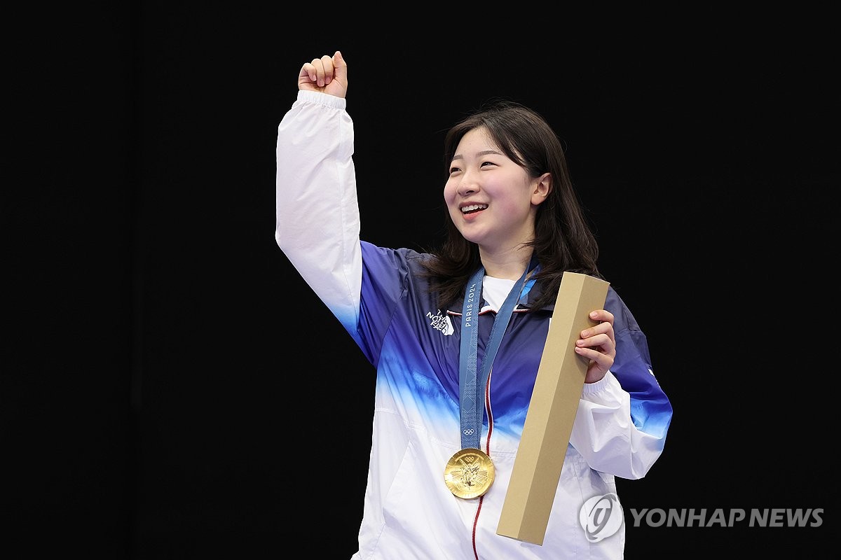 '금빛 막내' 반효진, 한국 하계대회 최연소 금메달