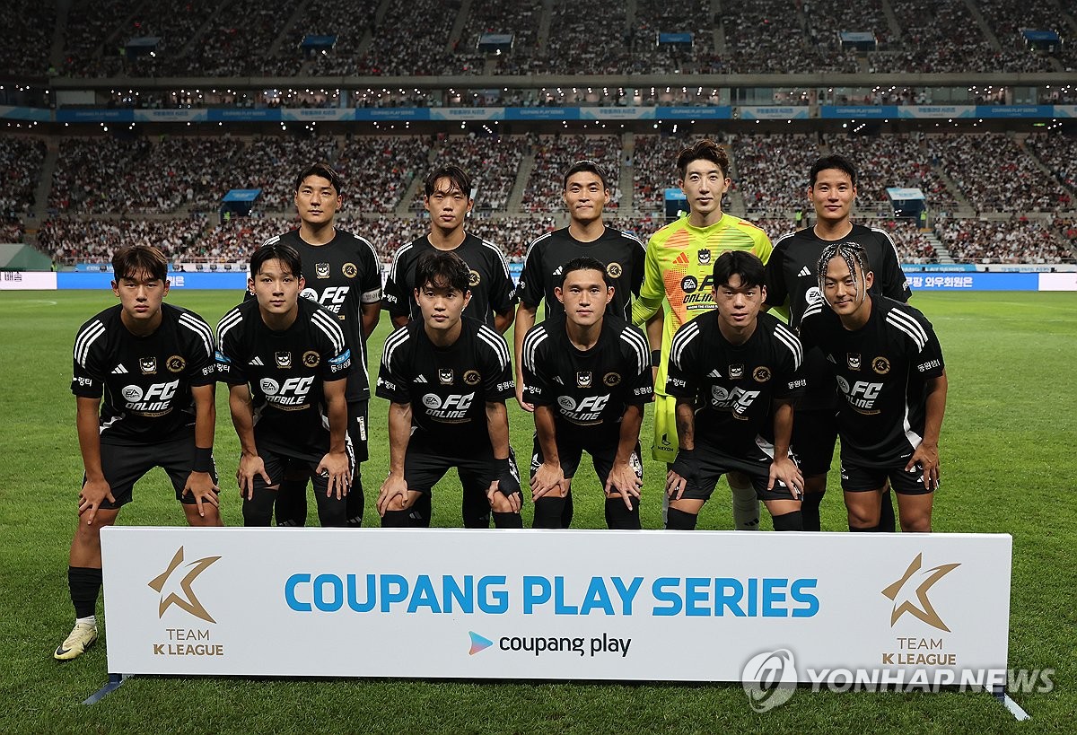 기념 촬영하는 팀 K리그