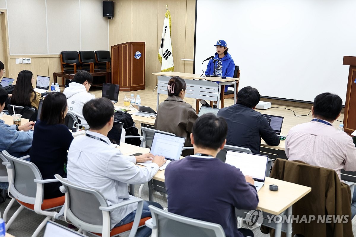 인터뷰하는 구자욱