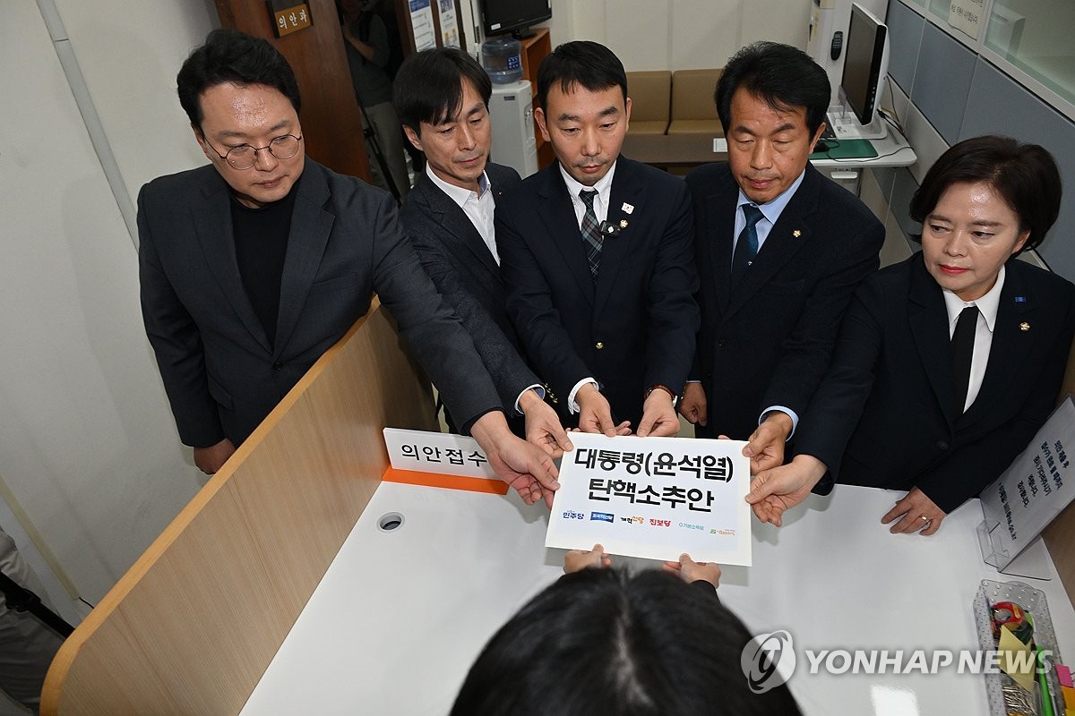 Opposition lawmakers submit a second impeachment motion against President Yoon Suk Yeol with the National Assembly at the parliamentary office in Seoul on Dec. 12, 2024. (Pool photo) (Yonhap)