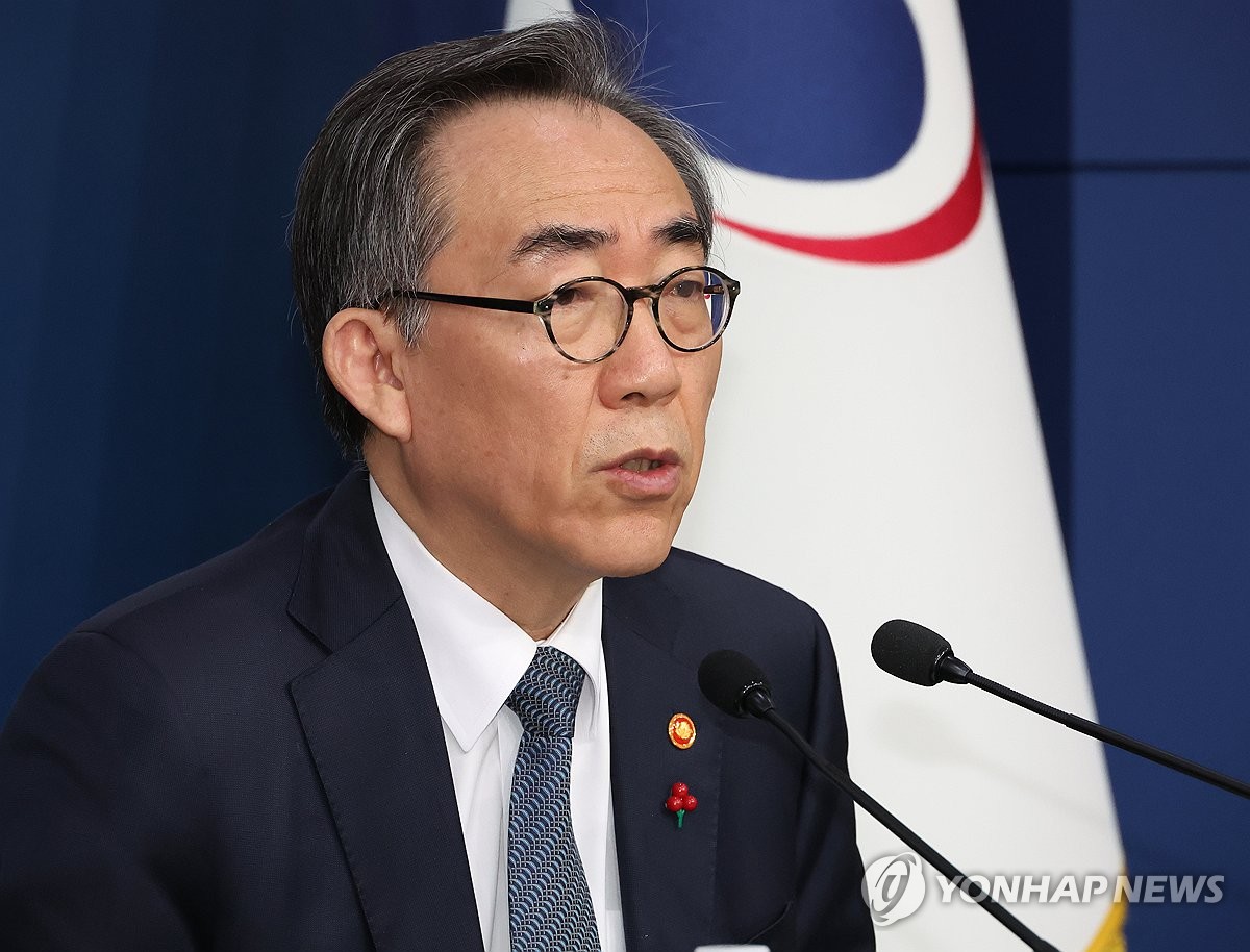 El ministro de Asuntos Exteriores, Cho Tae-yul, habla durante una conferencia de prensa con los medios locales en el edificio del Ministerio de Asuntos Exteriores en Seúl, el 15 de diciembre de 2024. (Yonhap) 