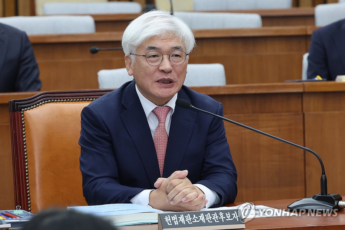 답변하는 마은혁 헌법재판관 후보자