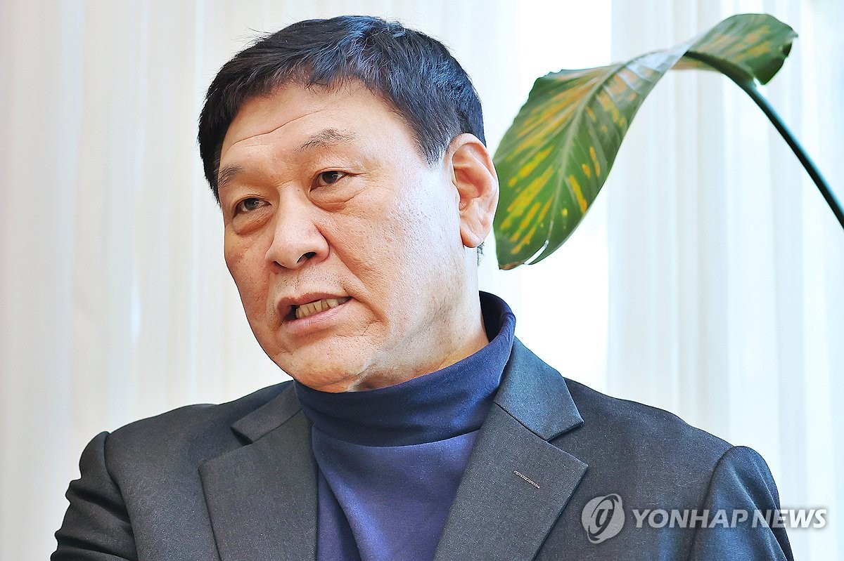 인터뷰하는 이준희 대한씨름협회 신임 회장