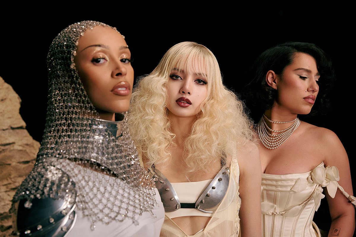 La foto, sin fechar, proporcionada por Sony Music Entertainment Korea, muestra una imagen promocional de la canción "Born Again", de Lisa, de BLACKPINK, en colaboración con Doja Cat y Raye. (Prohibida su reventa y archivo)