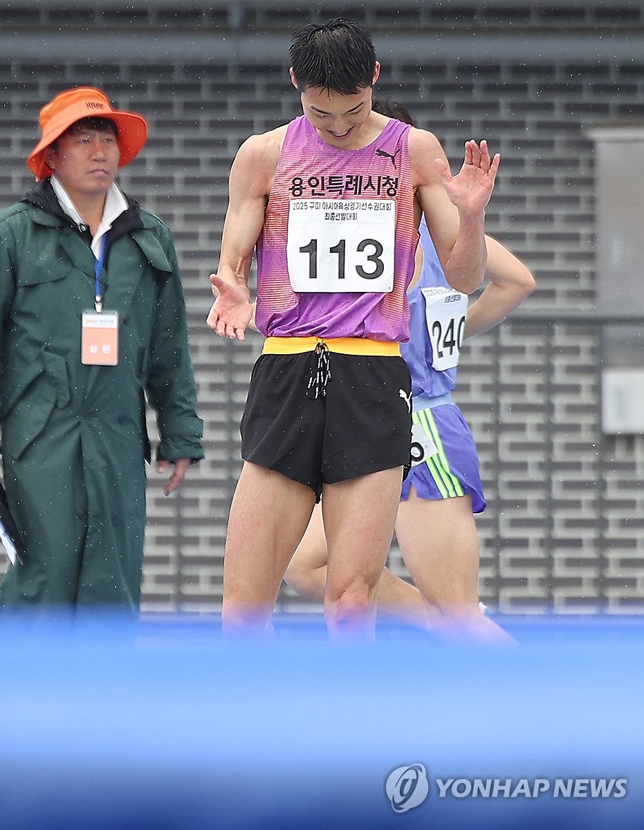 환호하는 우상혁