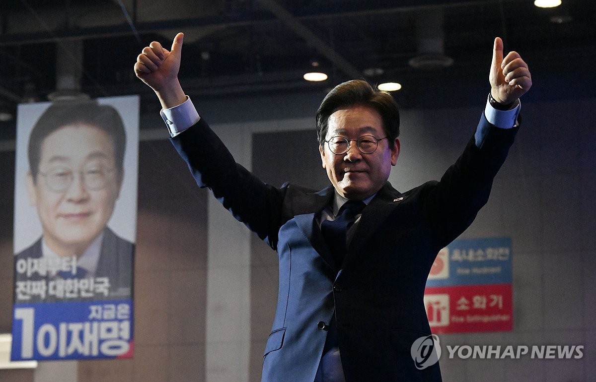 Former Democratic Party leader Lee Jae-myung poses for a photo after winning the party's nomination for president at a party event in Goyang, just north of Seoul, on April 27, 2025. (Yonhap)
