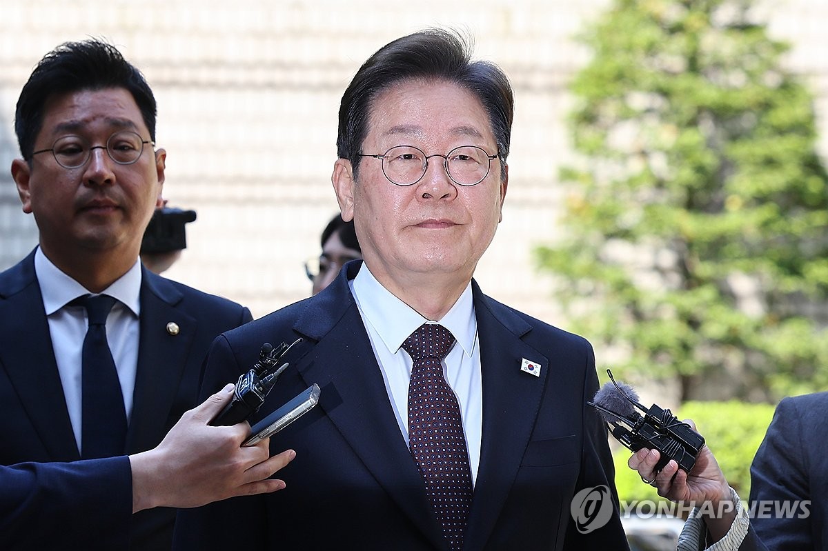 [속보] 이재명 "경쟁자들은 온갖 상상하겠지만 국민 뜻 따라야"