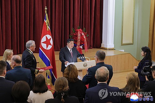 김정은 "우크라이나괴뢰 방치하면 서울의 군대도 무모함 따라해"