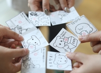 [사전투표] 점심시간 투표행렬로 곳곳서 장사진…사무원 폭행도