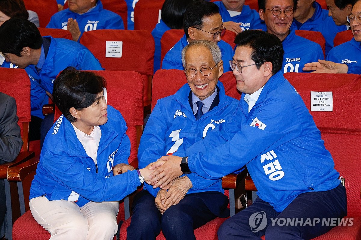 강금실-박찬대 악수
