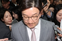 권성동, 국힘 원내대표 사퇴…"책임 회피, 변명할 생각 없다"