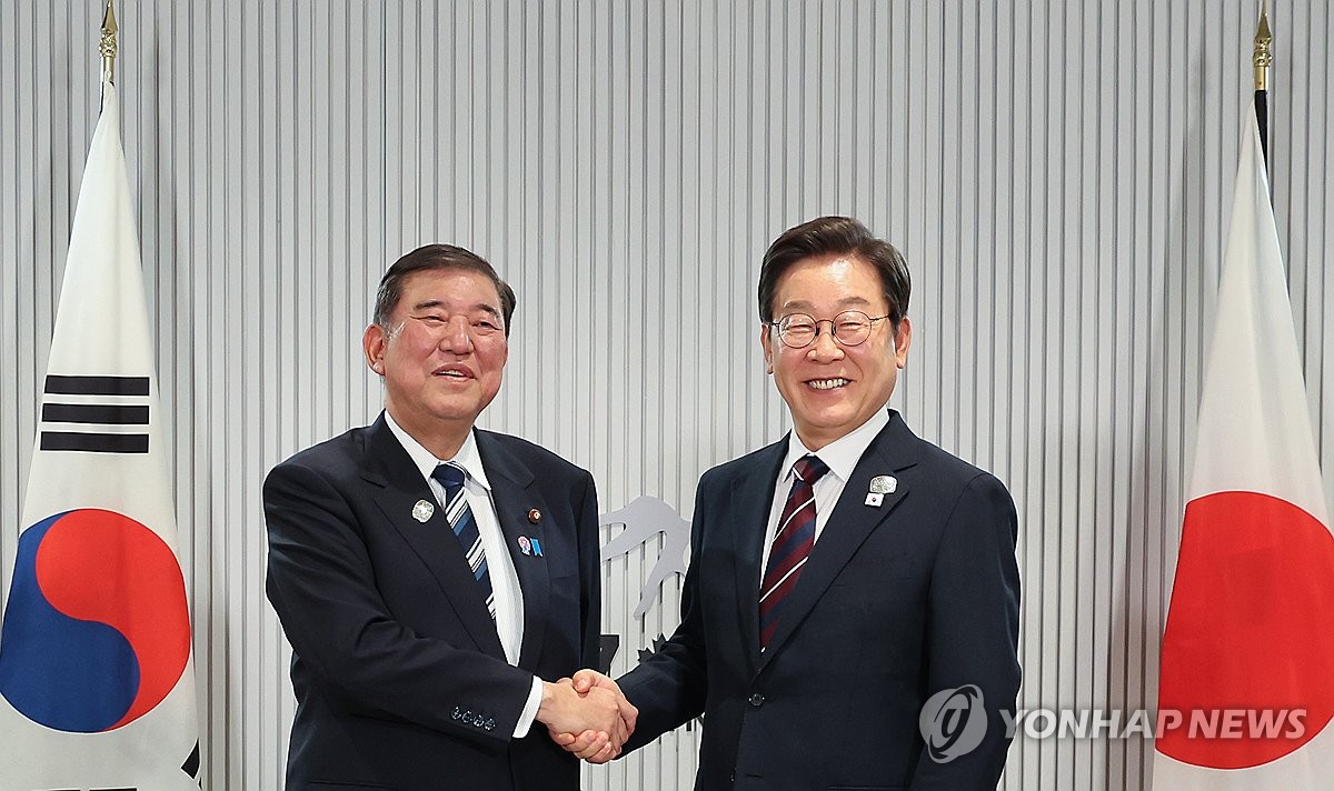 한일정상 "한미일 공조 유지·발전…셔틀외교 재개 의지 재확인"(종합)