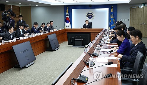  Lee orders emergency response system for all ministries over 'urgent' Mideast situation