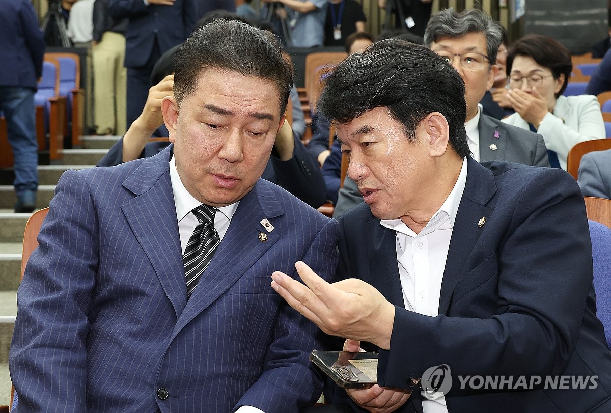 與 "김민석 의혹 청문회로 해소…임명 찬성 여론 높아"